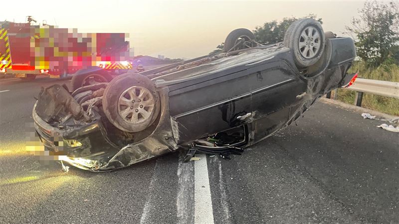 國道悚車禍！19歲男「噴出車外」頭破死亡