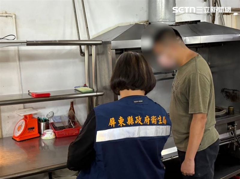 屏東縣衛生局前往海鮮餐廳稽查。（圖／屏東縣衛生局提供）