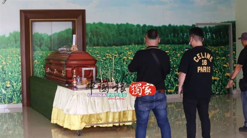 被封「護理系女神」的網紅謝侑芯在馬來西亞猝逝，家屬決定於當地火化，圖為謝侑芯遺體火化現場。（圖／《中國報》提供）