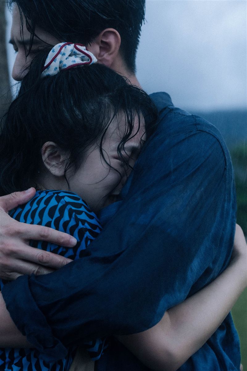 李玲葦的雨中痛哭情緒一度收不回來。（圖／公視+提供）