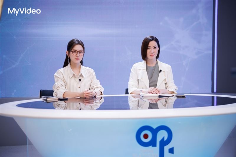 佘詩曼（右）企圖東山再起，投資加入王敏奕（左）成立的網路媒體。（圖／台灣大哥大MyVideo提供）