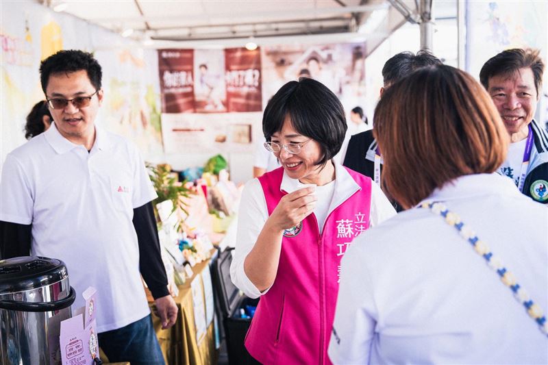 民進黨立委蘇巧慧今(16）日上午出席2025年中醫嘉年華受訪。（圖／翻攝蘇巧慧臉書）