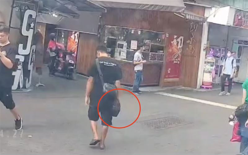 一中街爆竊案!黑衣男開車門爽偷8萬元