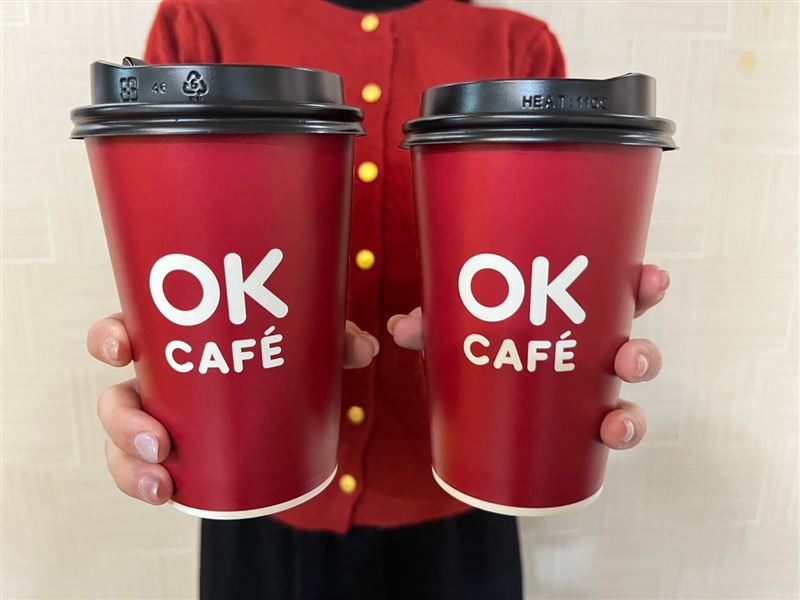 到OK領普發「憑ATM小白單享OKCAFE指定飲品享6折」。（圖／品牌業者提供）