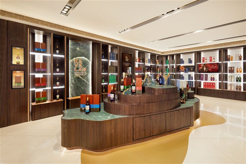 噶瑪蘭威士忌於昇恆昌內湖旗艦店擴大設櫃，因應旅客提升的浪潮，提供更全面的服務。（圖／品牌業者提供）
