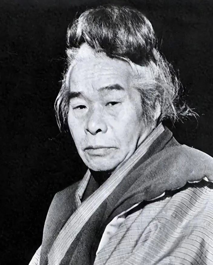 1945年二次大戰日本投降後，日本頒發大赦令，但王仁三郎仍未被赦免。1947年10月，日本刑法改正後，不敬罪被廢除才被赦免。隔年逝世，享年76歲。（圖／翻攝百度百科）