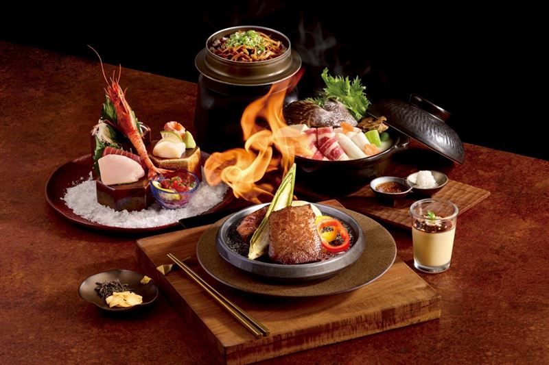 季節刺身盛合、現炊蕈菇釜飯、旬魚海陸相撲鍋、手作日式布丁和極炙火焰牛排。（圖／品牌業者提供）