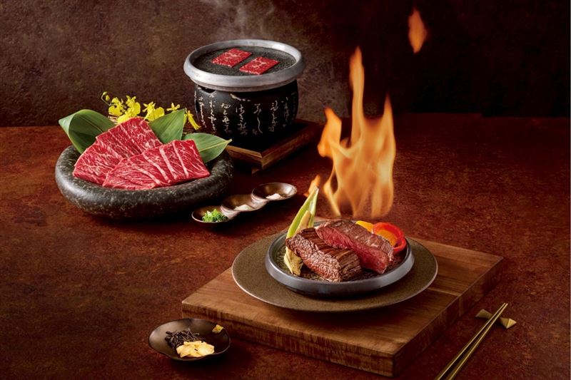 和牛系列主餐，極上火焰和牛牛排（前）、和牛岩板燒（後）。（圖／品牌業者提供）