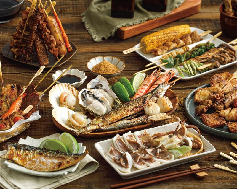 焦糖楓有豐富多元的食材可供挑選，秋季時令鮮美滋味打造串燒饗宴，喚醒秋日食慾。（圖／品牌業者提供）