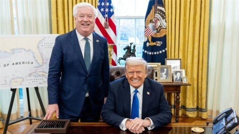 美駐日大使葛拉斯（左）和美國總統川普在白宮合照。（圖／翻攝自X平台 @USAmbJapan）