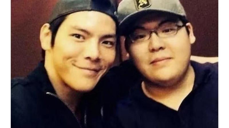 向佐在美國一拳打斷別人手 向太親曝始末