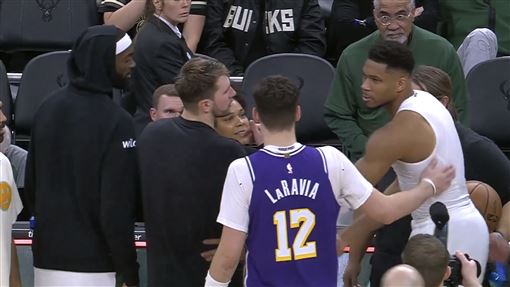 湖人幫新秀要首秀球遭拒　字母哥超暖出面