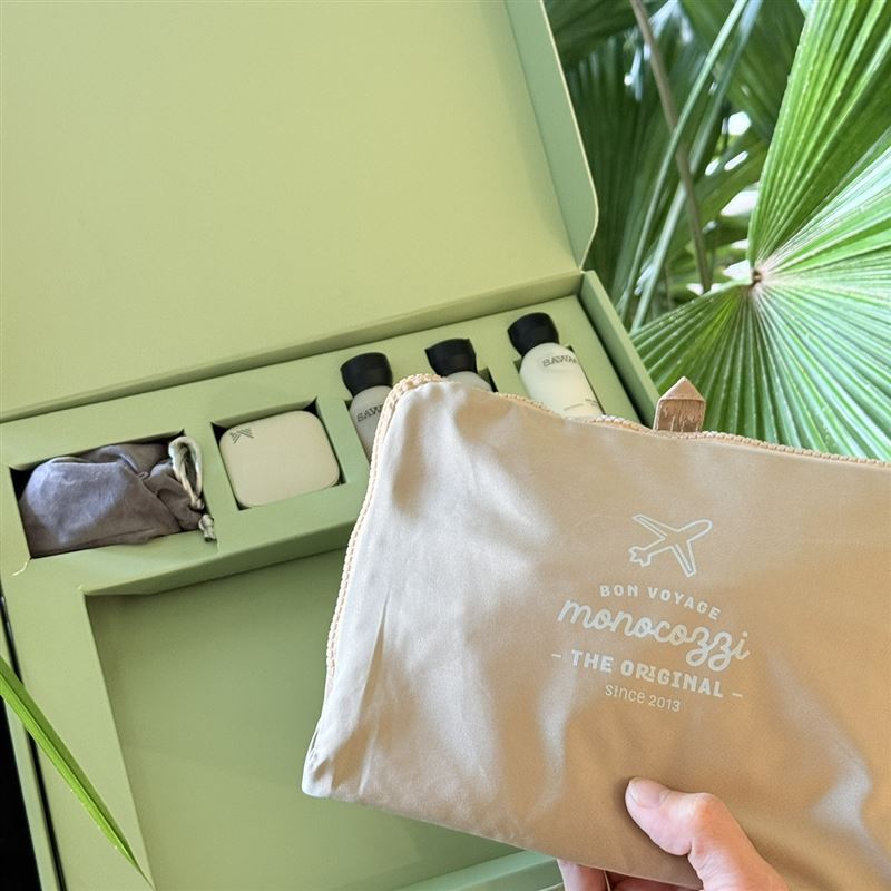 德誼數位獨家販售台灣質感保養品牌SAWAA與設計品牌Monocozzi 的跨界聯名禮盒「完美生活旅行組」。（圖／品牌業者提供）