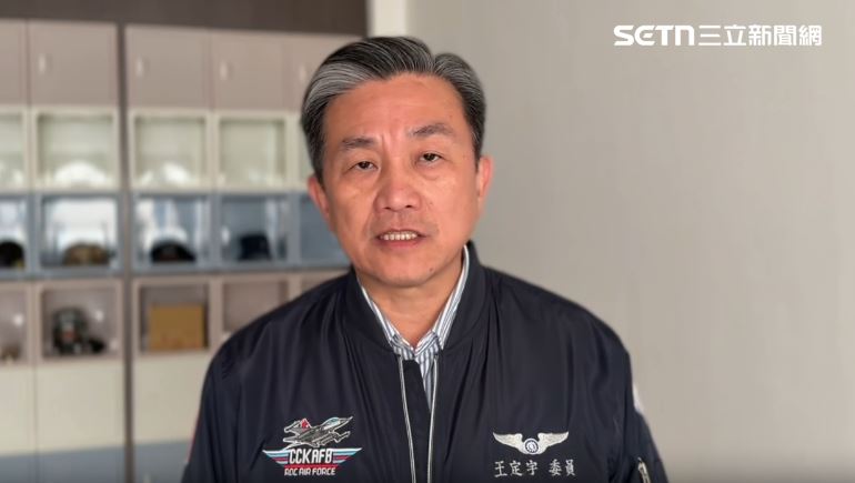 王定宇質疑，馬英九與洪秀柱領著納稅錢，言論卻附和中共，形同叛徒。（圖／王定宇辦公室提供）