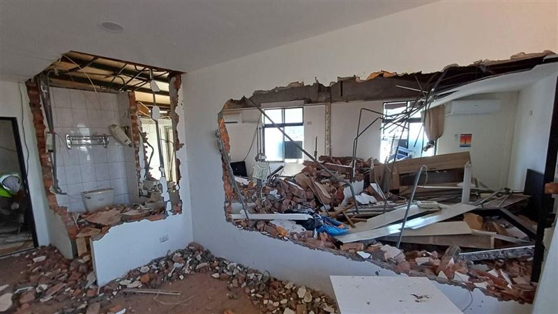 違規房東們注意,頂加違建非法隔間套雅房出租牟利,市府將優先排拆,並收取代拆費。(圖/工務局提供)