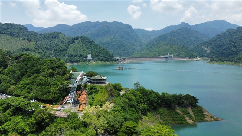 凱撒趣淘漫旅-台南所在的曾文水庫擁有遼闊山水湖景，入住即贈送水庫園區門票與車費。（圖／飯店旅宿業者提供）