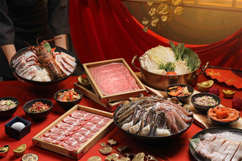 礁溪晶泉丰旅推春節一泊二食品嘗三燔礁溪豐盛龍蝦海陸鍋物，除夕至初二加碼日本A5和牛與鱈場蟹。（圖／飯店旅宿業者提供）