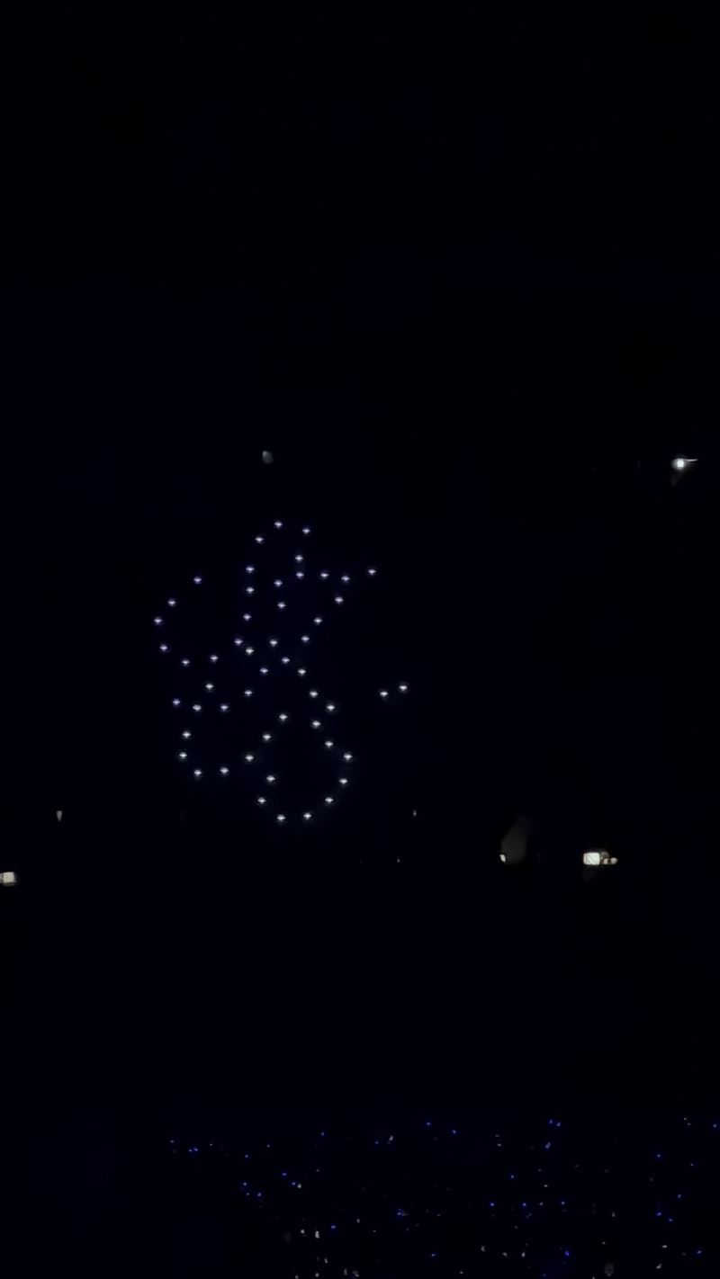 E.L.F（粉絲名）為SUPER JUNIOR準備無人機應援。（圖／讀者提供）