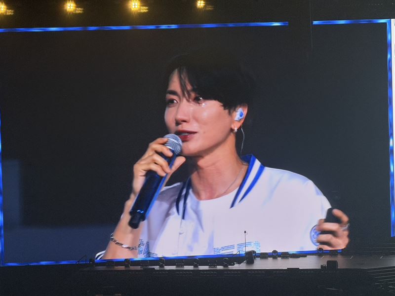 隊長利特也留下熱淚，他更感性表示，「你們的純粹打動了我的心」。（圖／讀者提供）