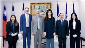 AIT隔了四天，才發出谷立言與鄭麗文的「見面文」（圖／翻攝自美國在台協會 AIT臉書）
