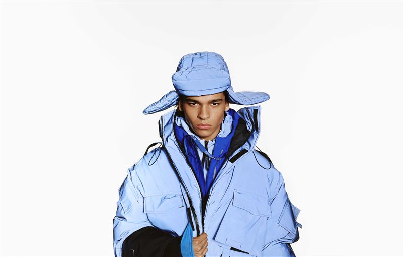 Snow Goose系列Merge夾克呈現高辨識度與未來感，由加拿大出生的演員兼藝術家D&rsquo;Pharaoh Woon-A-Tai演繹現代探索者的行動美學。（圖／品牌業者提供）