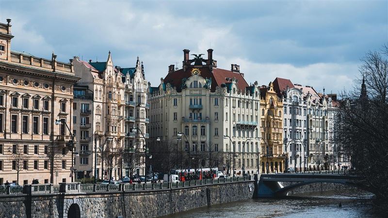 布拉格積極推動城市街道、建築與地鐵站名稱「去共化」。（圖／PIXABAY）