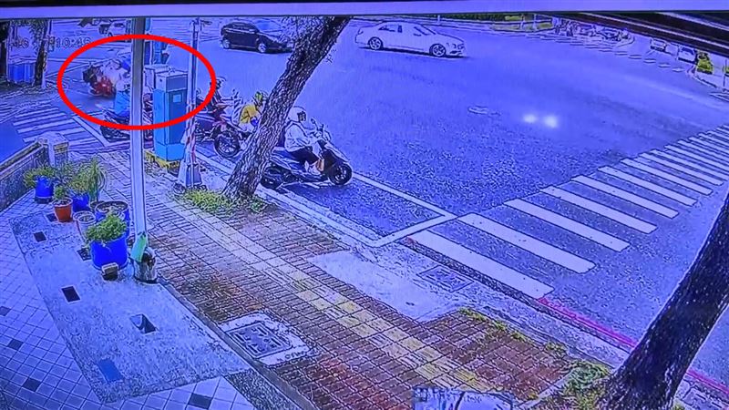 新／自小客衝撞待轉區！1人傷重不治