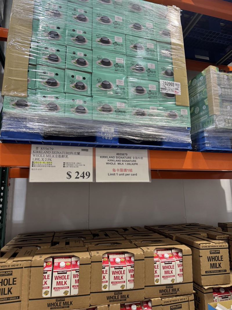 好市多人氣商品科克蘭全脂鮮乳近期傳出限購令，會員只能買一組科克蘭鮮乳。（圖／翻攝好市多老實說臉書）
