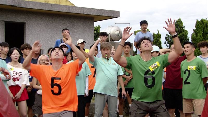胡瓜（中）日前來到桃園八德的「褒忠義民廟」。（圖／民視提供）