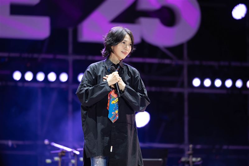 萬芳率「萬芳與壯女們」登上愛之日常音樂節。（圖／愛之日常音樂節提供）