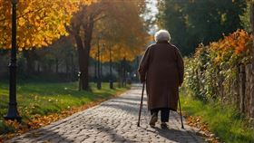 國泰永續高股息不僅受到退休投資族群青睞，也適合學生及正在打拚的上班族，根據投信投顧公會最新資料顯示，00878受益人數近180萬人，穩居高股息ETF受益人冠軍。（示意圖／PIXABAY）