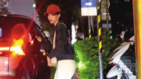 11/11 21：30蔡淑臻出席《村裡來了個暴走女外科2》殺青酒，竟然遇上鳳凰颱風。