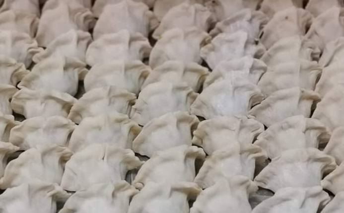 「李爸水餃」創立時有個令人心酸的故事，老闆過世後由妻子接手經營。（圖／翻攝自李家水餃臉書）