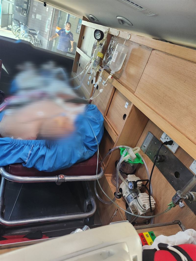 李家二子因為車禍自撞身亡，盧婦才剛走出喪夫之痛，又得白髮人送黑髮人。（圖／翻攝自李家水餃臉書）