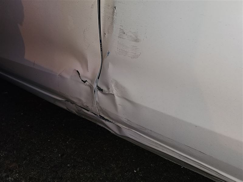 多輛車子車身受損。（圖／翻攝畫面）