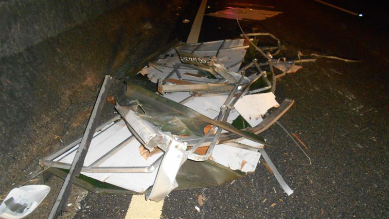 小貨車國道「掉寶」沒發現　害慘8車全傷