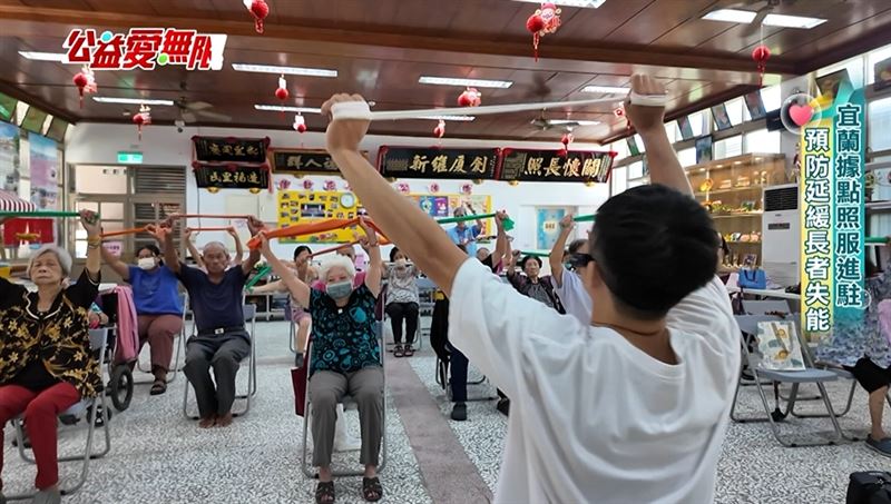 據點大小事幾乎都是由吳誌祥打理，社區的阿公阿嬤都很喜歡他