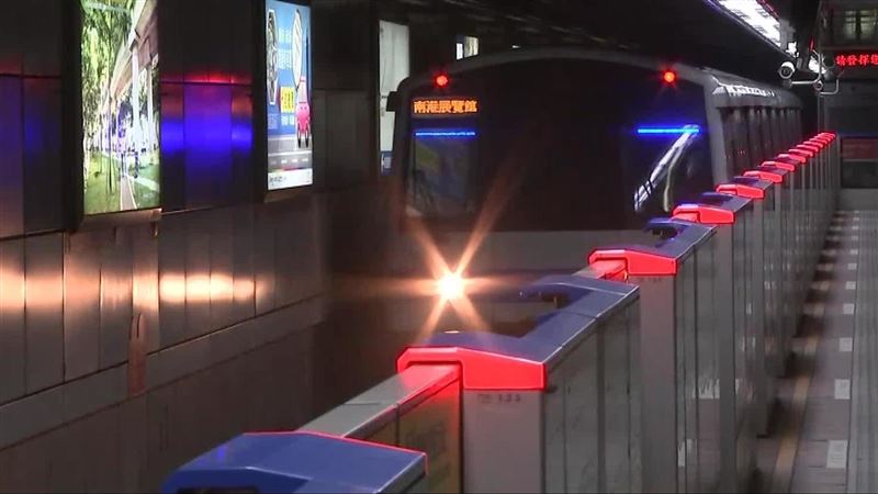 大量活動集中同一條藍線，讓通勤族怨聲四起。（圖／資料庫）