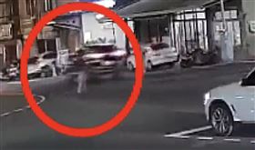 彰化男、慶生、闖紅燈、過馬路、撞擊、加護病房（圖／翻攝畫面）