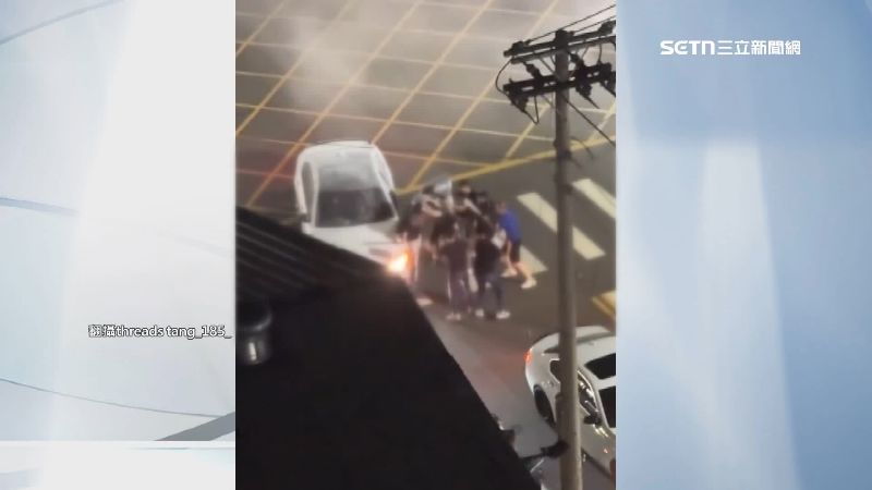 一名男子不滿路上車輛炸街與對方起爭執，竟遭6名男子持球棒圍毆