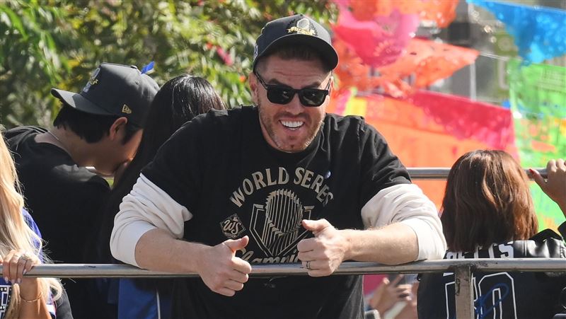 參加前隊友婚禮 佛里曼「蠕動舞」網看傻