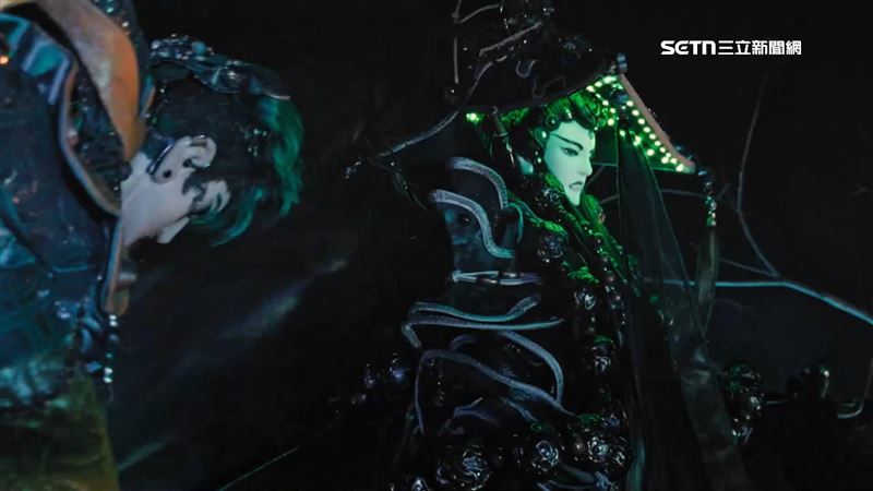 精緻的布袋戲偶呈現精彩的視覺效果