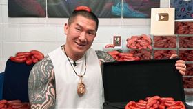 館長前日遭前員工李慶元指控，稱館長過去曾對員工與特助做出不當要求。（圖／翻攝自飆捍臉書）