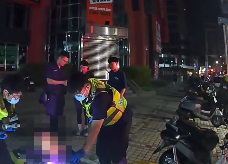 陳姓運將不滿改裝車炸街影響安寧，持滅火器上前勸阻，反遭球棒圍毆倒地，雙手骨折、頭部縫15針。(圖／翻攝畫面)