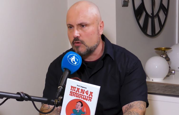 法國53歲男子尼可在停屍間工作期間，他不僅曾生吃屍體，甚至會將人肉切下帶回家烹調，他不僅為此出書，更在書中形容人肉嚐起來類似馬肉。（圖／翻攝自YouTube＠Anything Goes With James English）