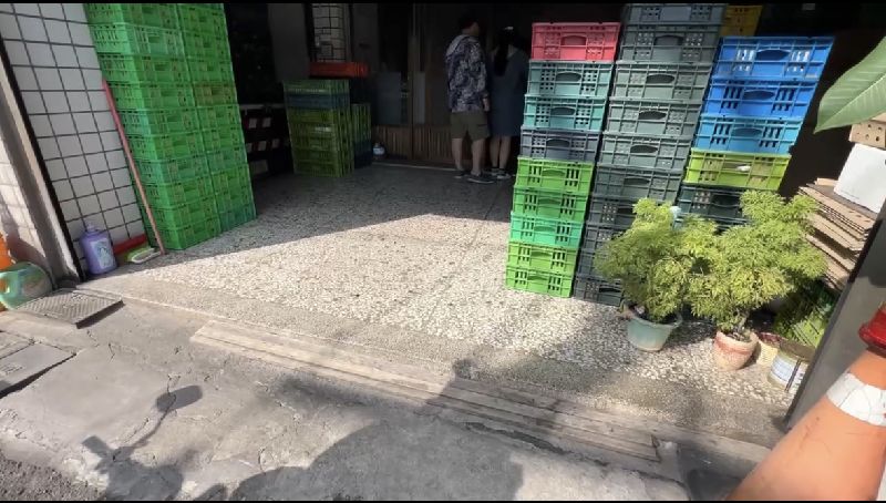 文雅畜牧場於9日出蛋給台中市龍忠蛋行，雞蛋卻又被驗出芬普尼超標。（圖／中央社）