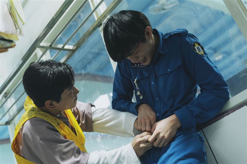 邱以太被黃迪揚（左）性騷擾強暴。（圖／愛奇藝國際版、壹壹影業提供）