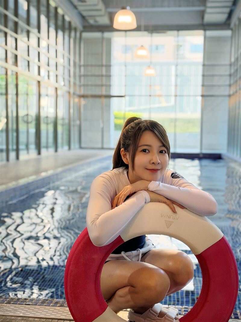 謝京穎強忍低溫完成拍攝。（圖／民視提供）