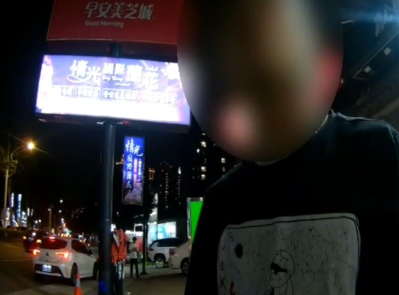 邱男想跟女友分手，想到曾說「再被警察抓」就分手，於是自導自演。（圖／翻攝畫面）