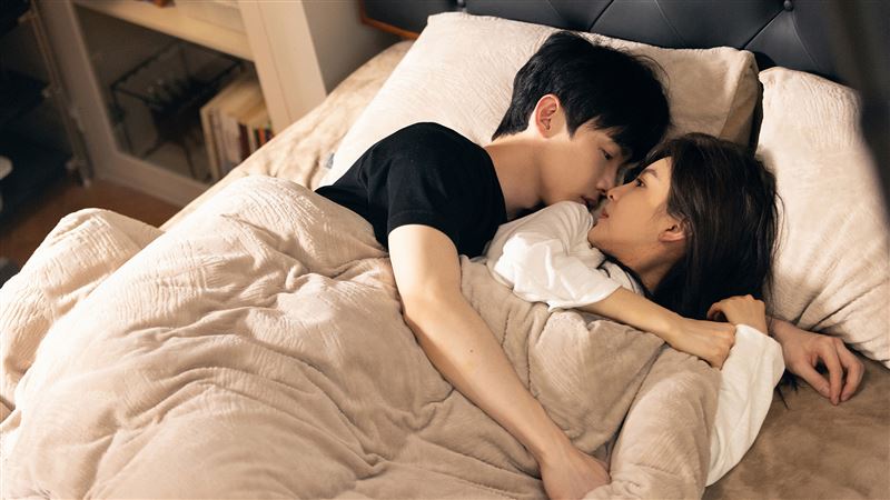 藉夢遊吃國民男友豆腐 她反問:要收錢?